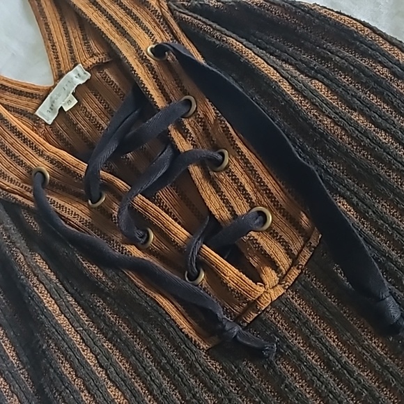 Textured Lace Up Tank Top - Picture 7 of 11